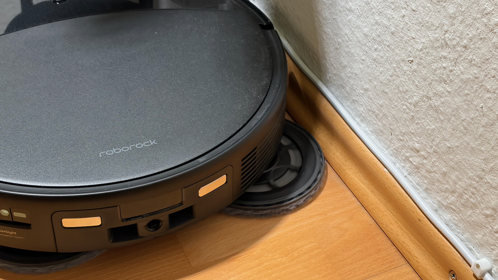 Roborock Saros 20 gegen Saros 20 Sonic im Saugroboter-Test: Welche Technik putzt besser?