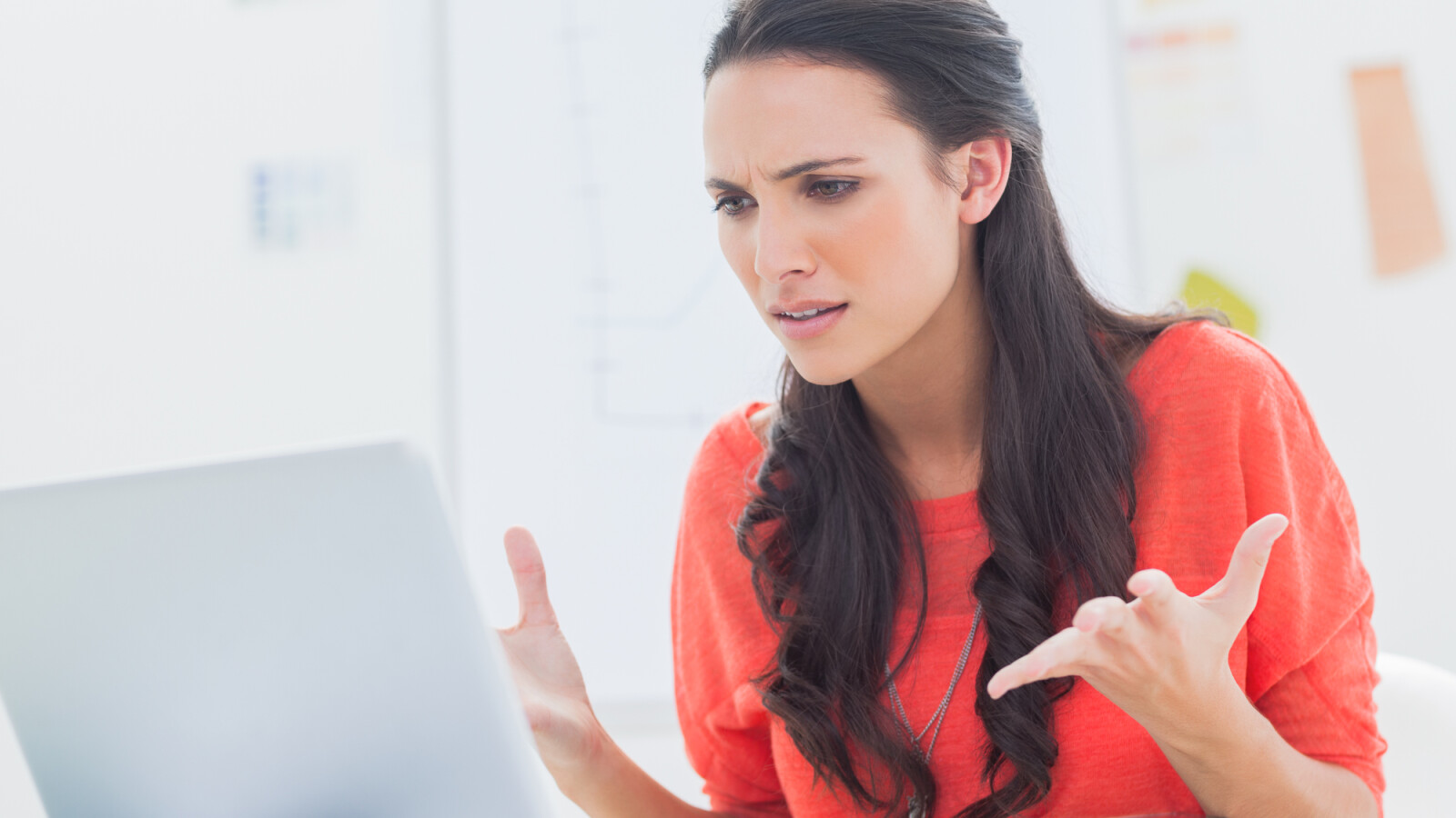 Bildschirm des Laptops bleibt schwarz: Diese 4 Tipps lösen das Problem