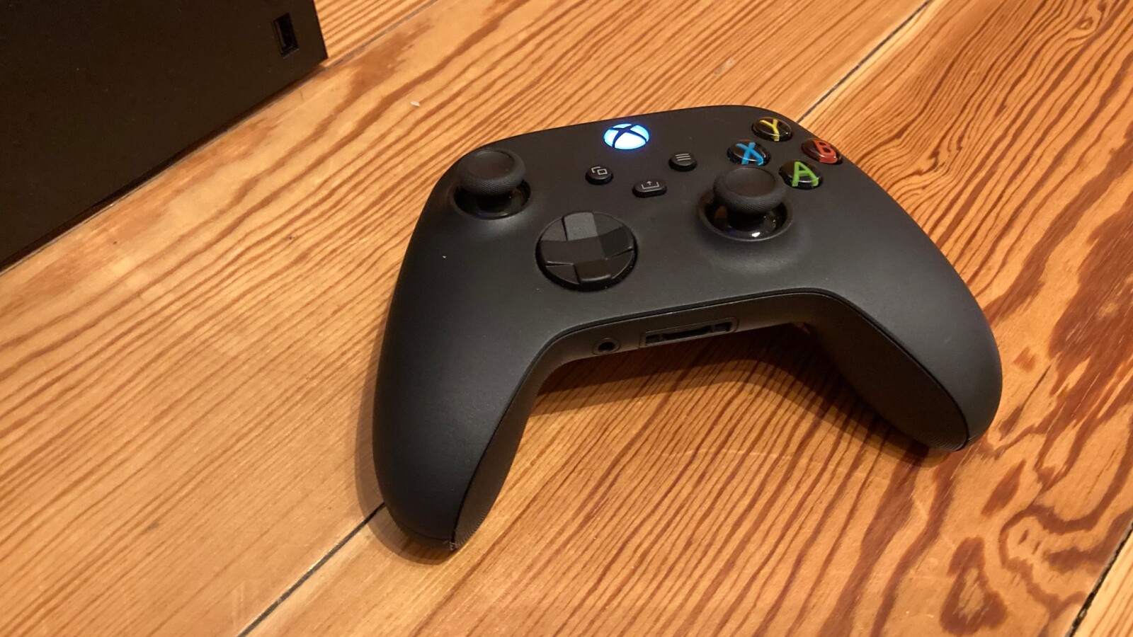 Wooden Trouble Syncing Xbox Series X Controller for Small Room