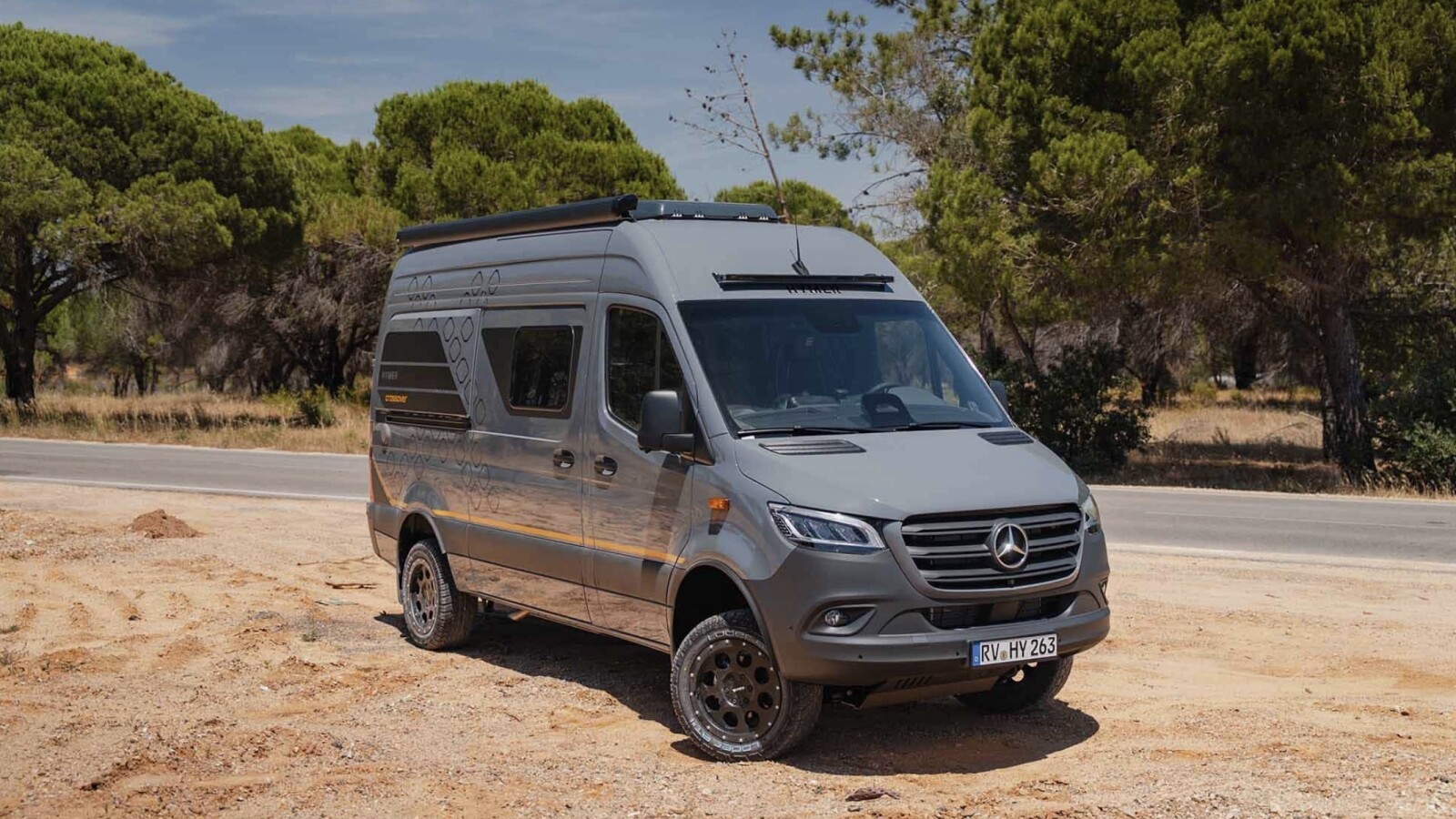 Hymer: Neue Crossover-Camper mit Allrad-Antrieb bieten 10 Tage Autarkie ...