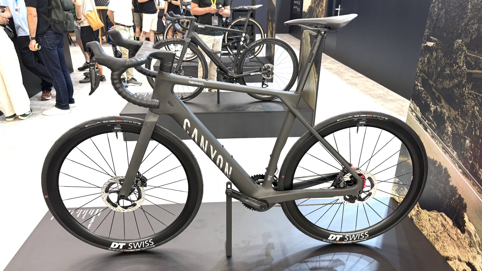 Mit unsichtbarem Motor: 9,8 Kilogramm leichtes E-Rennrad vorgestellt |  NETZWELT