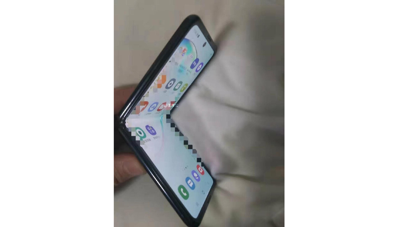 galaxy fold 2 display