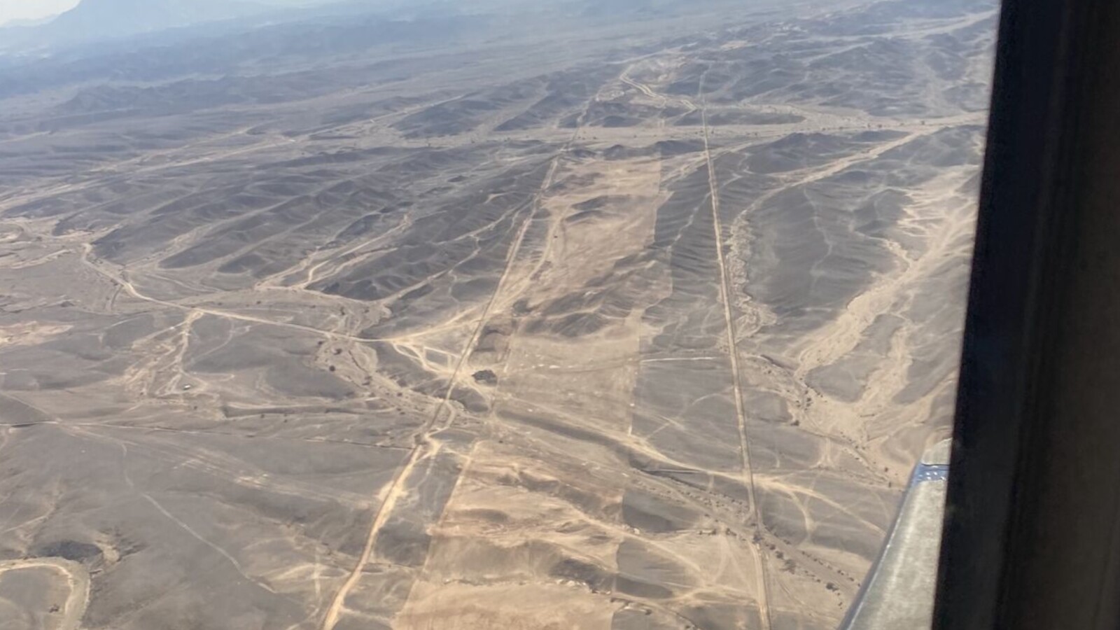 The Line: Luftaufnahmen zeigen aktuellen Baufortschritt des 170 ...