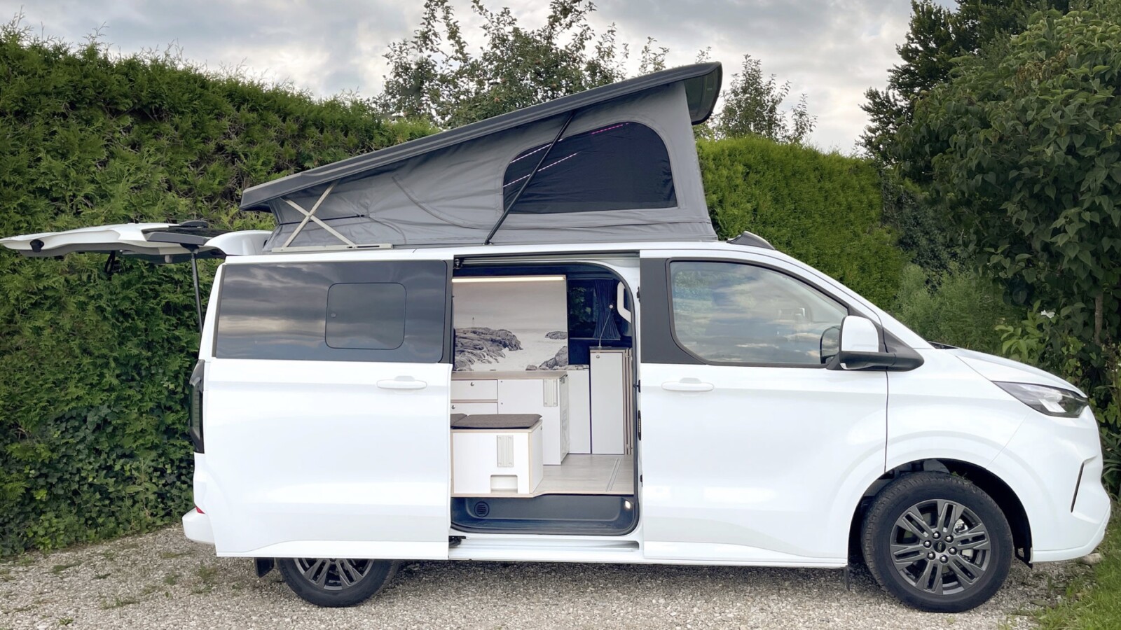 Mini-Camper auf Ford-Basis mit riesigem Bett: Good Life Vans zeigt, wie es  geht | NETZWELT