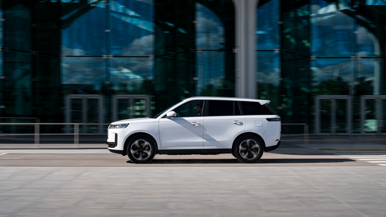 224 PS und 980 km Reichweite ab 27.900 Euro: Hybrid-SUV JAECOO 5 HEV startet in Deutschland