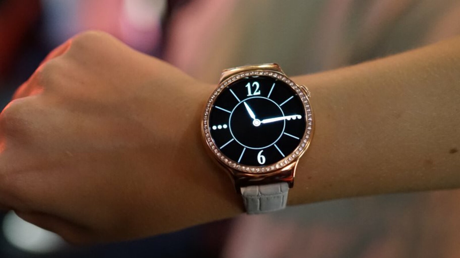 Как в часах huawei watch elegant вывести пульс на главный экран