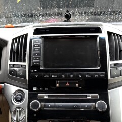 Mit Blick nach draußen: Finger weg von dieser Taste im Auto