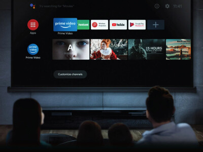 The smart operating systems of televisions are now also available on some projectors.