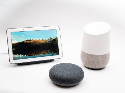 Con los altavoces inteligentes de Google podrás controlar tu hogar inteligente sin mayores problemas.