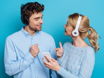 Para un sonido perfecto, tus auriculares y el dispositivo de reproducción siempre deben tener la última versión de Bluetooth.