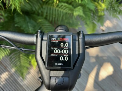 You can conveniently control the Bosch Kiox 300 on-board computer using buttons on the end of the handlebars.