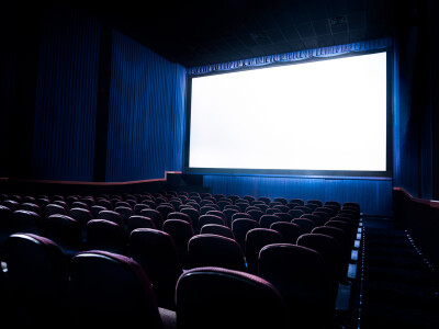 Las pantallas de marco se utilizan en los cines, entre otros lugares.