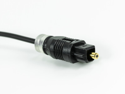 Los cables Toslink están disponibles con una cabeza de conector rectangular (como se muestra en la imagen) o como miniconectores Toslink, que se parecen más a un conector jack de 3,5 mm.