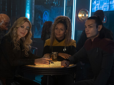 Star Trek Picard Season 2 Episode 10: Seven (Jeri Ryan), Raffi (Michelle Hurd) and Elnor (Evan Evagora) reunited.