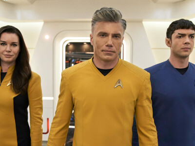 Star Trek Strange New Worlds: Captain Pike (Anson Mount) with Una (Rebecca Romijn) and Spock (Ethan Peck).