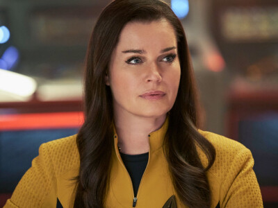 Star Trek Strange New Worlds: Una Chin-Riley (Rebecca Romijn) serves as Pike's number one.