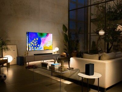 La retroiluminación no se utiliza en los televisores OLED.  Es por eso que un ángulo de visión inclinado no es un problema al ver la televisión.