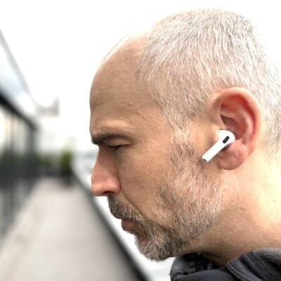 Amazon knackt die 100-Euro-Marke: Beliebte AirPods 4 jetzt günstiger als bei Apple