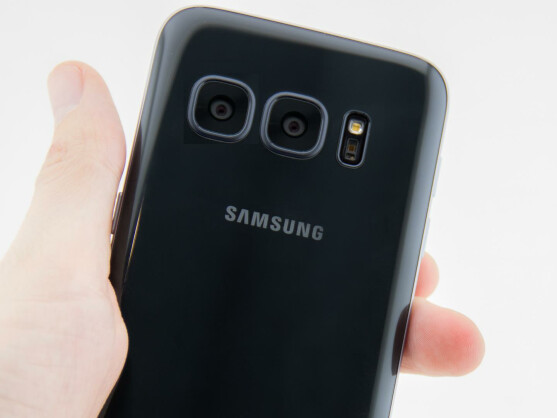 放生 Note7 吧：有傳 Samsung Galaxy S8 將配置雙鏡頭、無邊框曲面屏幕以及超聲波指紋掃描等! 3