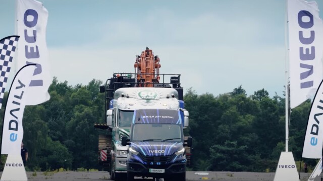 153 Tonnen an der Anhängerkupplung: Weltrekord für handelsüblichen E-Transporter