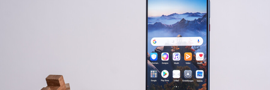 Even if there is no comparison picture, Huawei Mate 20 X looks very large in the picture. 